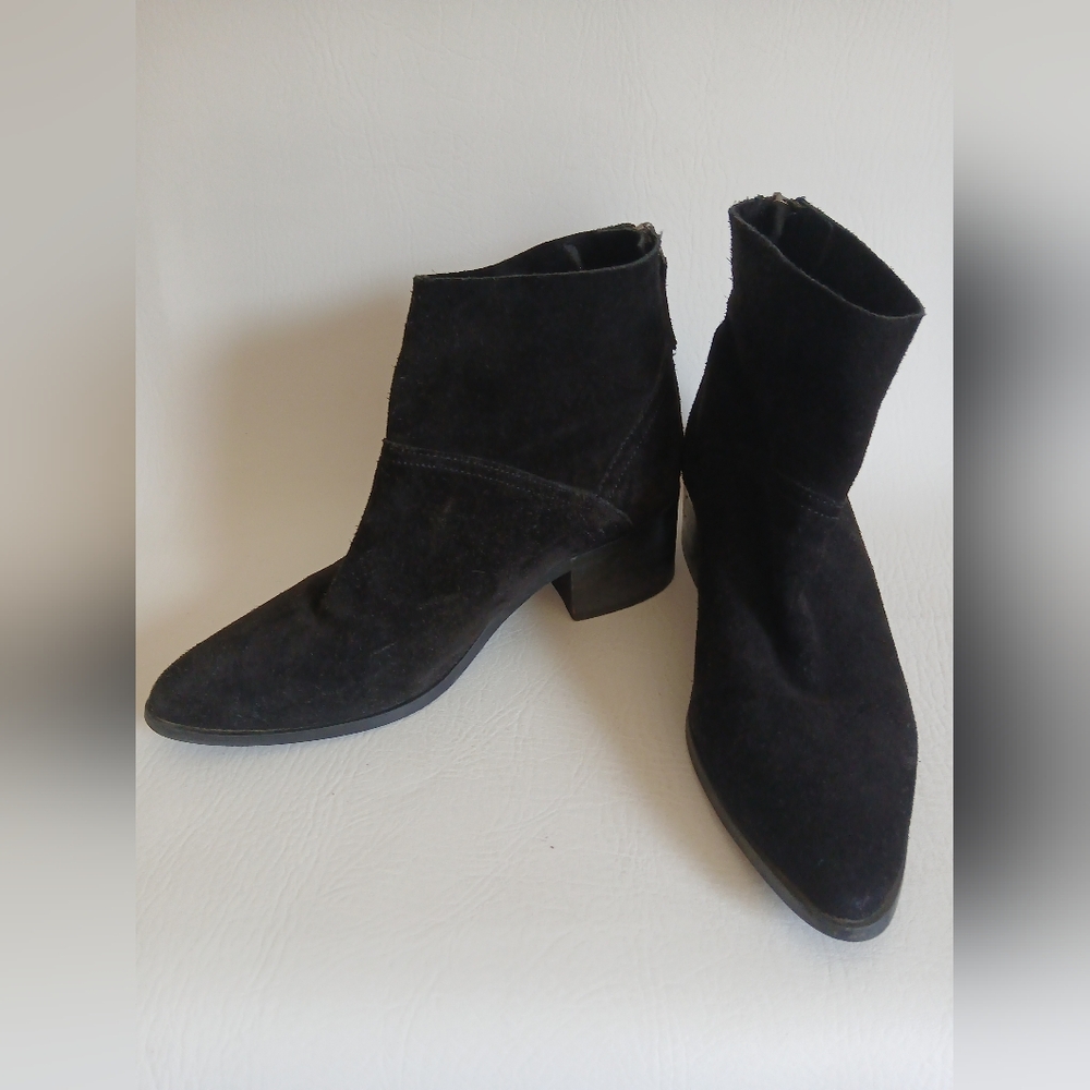 Women's Unbranded Black Suede Ankle Boot  Pointed Toe Back Zip 2" Heel